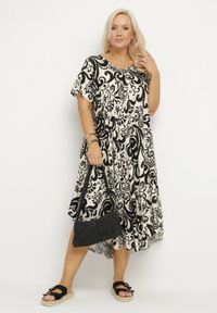 Born2be - Czarna Rozkloszowana Sukienka z Wiskozy z Geometrycznym Wzorem Emisova. Okazja: na co dzień. Kolor: czarny. Materiał: wiskoza. Długość rękawa: krótki rękaw. Wzór: geometria. Styl: casual, elegancki #5