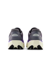 Buty unisex New Balance FuelCell Rebel v5 MFCX4KU – fioletowe. Kolor: fioletowy. Materiał: materiał, syntetyk, guma. Szerokość cholewki: normalna. Wzór: geometria. Sport: fitness, bieganie #3