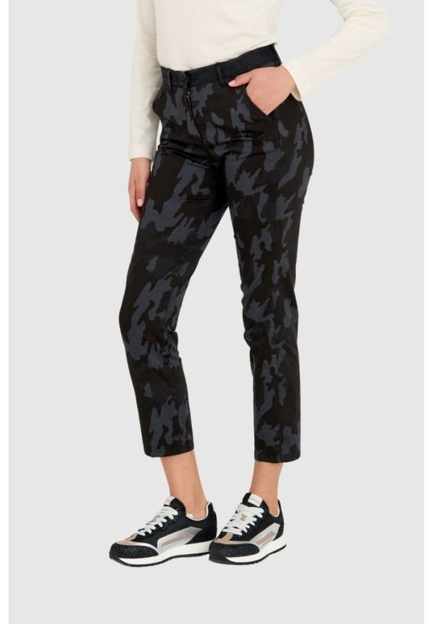 Aeronautica Militare - AERONAUTICA MILITARE Spodnie chinosy damskie w czarne moro, Rozmiar 38 IT - 34 EU. Kolor: czarny. Materiał: bawełna. Wzór: moro