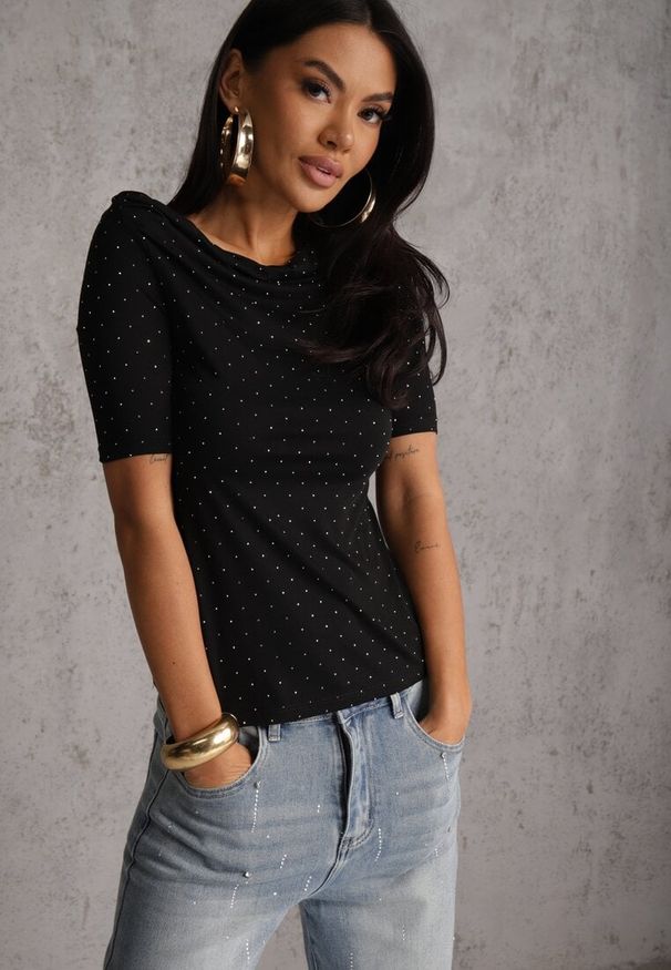 Renee - Czarna Bluzka z Dekoltem Typu Łódka Ozdobiona Cyrkoniami Neaninna. Okazja: na co dzień. Kolor: czarny. Materiał: poliester, jeans. Wzór: aplikacja. Styl: casual, elegancki