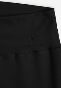 Born2be - Czarne Legginsy w Stylu Basic z Wyszczuplającym Pasem Samertes. Okazja: do pracy, na co dzień, na spacer. Stan: podwyższony. Kolor: czarny. Długość: krótkie. Styl: casual #5