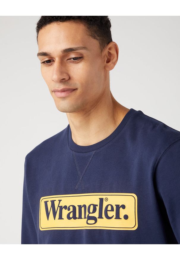 Wrangler - WRANGLER SEASONAL CREW MĘSKA BLUZA BEZ KAPTURA NIEROZPINANA NAVY W6F3I3114. Typ kołnierza: bez kaptura