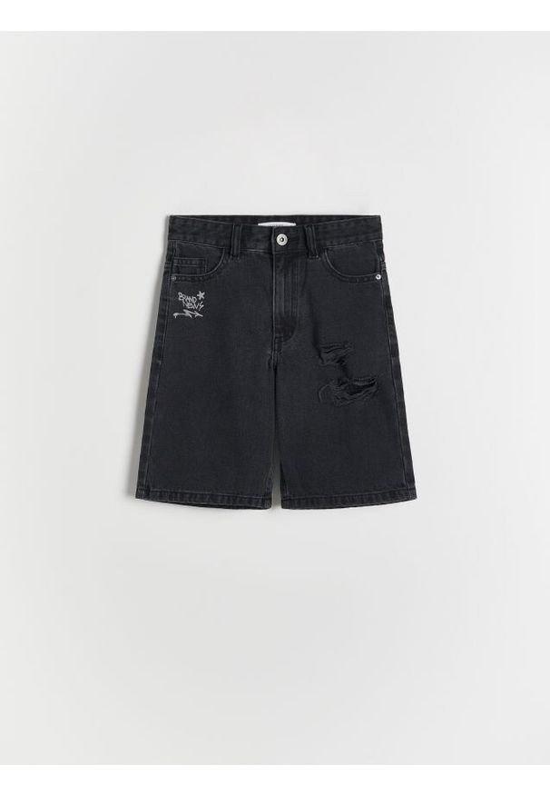 Reserved - Jeansowe szorty z przetarciami - czarny. Kolor: czarny. Materiał: jeans