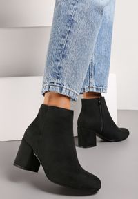 Born2be - Czarne Botki Sleekness. Nosek buta: okrągły. Zapięcie: zamek. Kolor: czarny. Szerokość cholewki: normalna. Wzór: gładki. Obcas: na słupku #1