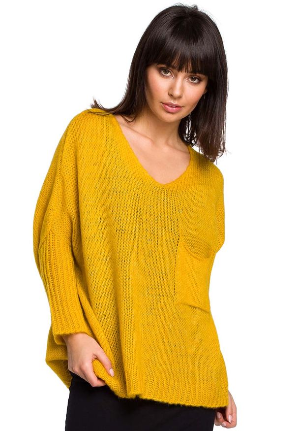 Pomarańczowy sweter oversize MOE z asymetrycznym kołnierzem