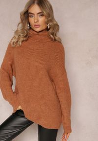 Renee - Ciemnobeżowy Golf Oversize Malia. Okazja: na co dzień. Typ kołnierza: golf. Kolor: brązowy. Materiał: skóra, wiskoza, jeans. Długość rękawa: długi rękaw. Długość: długie. Wzór: ze splotem. Styl: casual #2