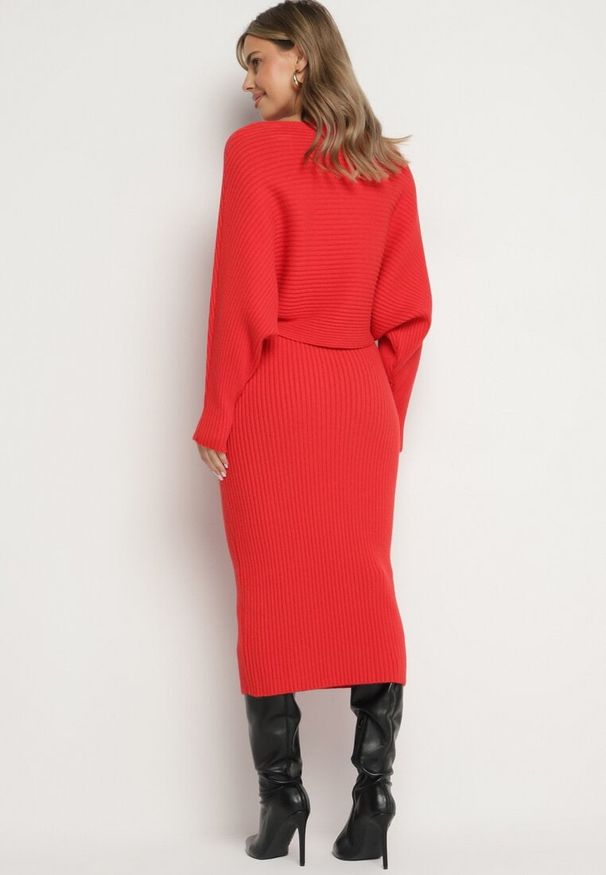 Born2be - Czerwony Prążkowany Komplet z Wiskozą Góra o Kroju Nietoperza Spódnica z Gumką w Pasie Zortia. Kolor: czerwony. Materiał: wiskoza, prążkowany. Wzór: prążki