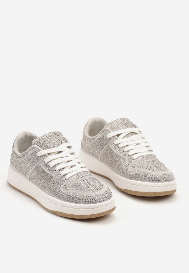 Renee - Szare Sneakersy na Płaskiej Podeszwie Wykończone Cyrkoniami Vlisina. Okazja: na co dzień. Nosek buta: okrągły. Kolor: szary. Materiał: jeans. Obcas: na płaskiej podeszwie