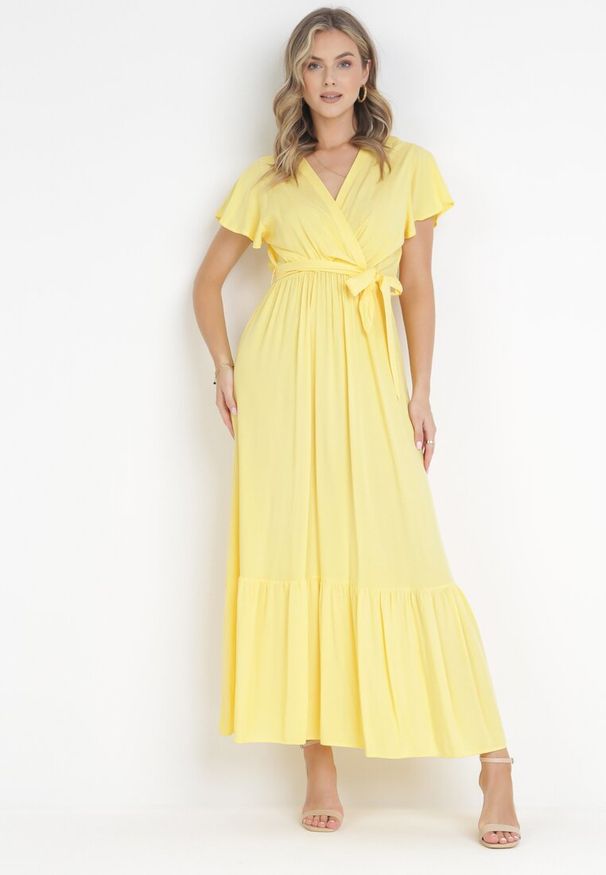 Born2be - Żółta Sukienka Diomeira. Kolor: żółty. Materiał: tkanina. Wzór: gładki, jednolity. Typ sukienki: kopertowe. Styl: elegancki, klasyczny. Długość: maxi