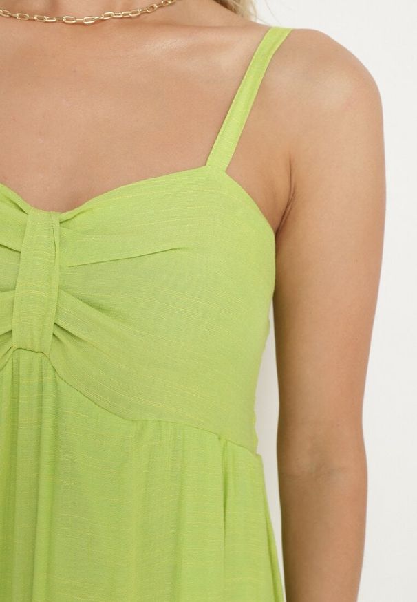 Born2be - Jasnozielona Sukienka z Bawełną na Regulowanych Ramiączkach z Elastyczną Gumką na Plecach Tinathias. Okazja: na spacer, na co dzień. Kolor: zielony. Materiał: bawełna. Długość rękawa: na ramiączkach. Sezon: lato. Typ sukienki: proste. Styl: casual, klasyczny