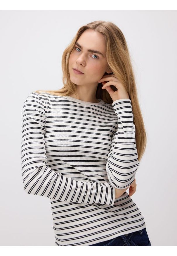 Reserved - Longsleeve z prążkowanej dzianiny - czarny. Kolor: czarny. Materiał: dzianina, prążkowany. Długość rękawa: długi rękaw