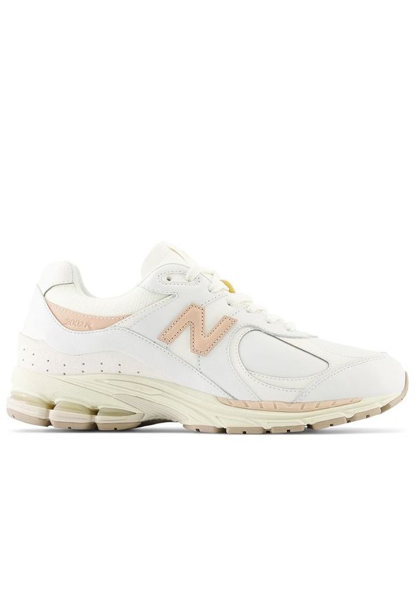 Buty New Balance M2002RVF - białe. Okazja: na co dzień. Kolor: biały. Materiał: guma, skóra, syntetyk, materiał. Szerokość cholewki: normalna. Sport: bieganie