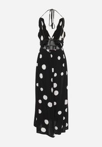 Born2be - Czarna Rozkloszowana Sukienka z Wiskozy Wiązana na Szyi i Plecach z Gumką w Pasie Jessmarie. Okazja: na co dzień. Kolor: czarny. Materiał: wiskoza. Styl: casual #3