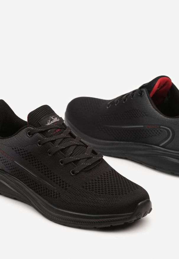 Born2be - Ciemnoszare Buty Sportowe Sneakersy Ozdobione Tłoczonym Wzorem Aralisia. Okazja: na co dzień. Nosek buta: okrągły. Kolor: szary. Materiał: jeans. Wzór: aplikacja. Obcas: na płaskiej podeszwie