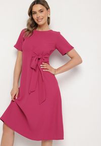Born2be - Fioletowa Sukienka Vices o Rozkloszowanym Kroju z Ozdobnym Wiązaniem Ellis. Okazja: na imprezę, na co dzień. Kolor: fioletowy. Materiał: skóra, jeans. Długość rękawa: krótki rękaw. Styl: casual, klasyczny #4