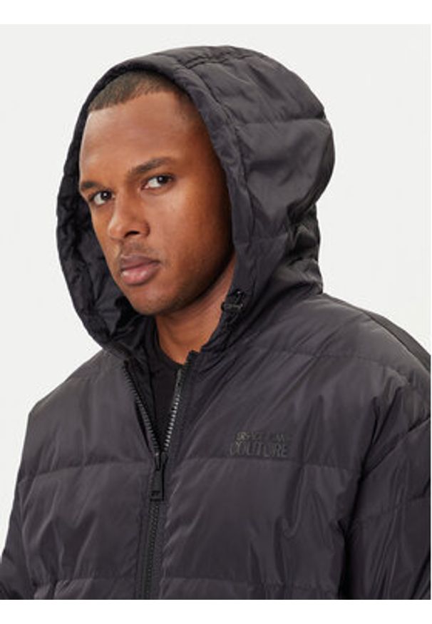 Versace Jeans Couture Kurtka puchowa 79GAUD17 CQ22D Czarny Regular Fit. Kolor: czarny. Materiał: syntetyk