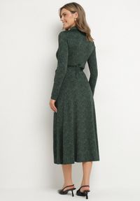 Born2be - Ciemnozielona Rozkloszowana Sukienka Koszulowa z Wiązanym Paskiem Cheresin. Kolor: zielony. Materiał: materiał. Typ sukienki: koszulowe. Długość: midi #5