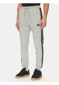 Adidas - adidas Spodnie dresowe Essentials 3-Stripes JE6318 Szary Regular Fit. Kolor: szary. Materiał: syntetyk, bawełna #1