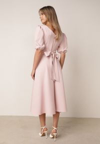 Born2be - Różowa Elegancka Sukienka z Bufiastymi Rękawami i Wiązaniem na Plecach Zeepy. Kolor: różowy. Wzór: gładki. Styl: elegancki #7