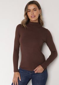 Born2be - Brązowa Bawełniana Bluzka Ozdobiona Guzikami Tusreena. Okazja: na co dzień. Kolor: brązowy. Materiał: bawełna. Wzór: aplikacja. Styl: klasyczny, casual, elegancki #5