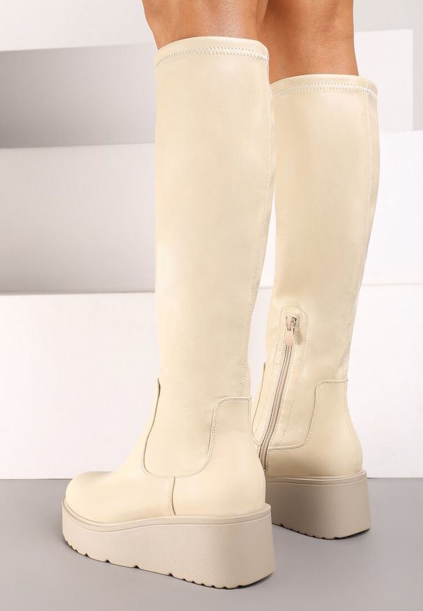 Born2be - Beżowe Casualowe Kozaki na Platformie z Okrągłym Noskiem Tirinita. Okazja: na co dzień. Nosek buta: okrągły. Kolor: beżowy. Materiał: wełna, jeans, skóra, dzianina. Obcas: na platformie. Styl: casual. Wysokość obcasa: średni