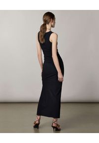 Patrizia Pepe - PATRIZIA PEPE - Czarna elastyczna sukienka z rozcięciem. Kolor: czarny. Materiał: tkanina. Typ sukienki: dopasowane #2