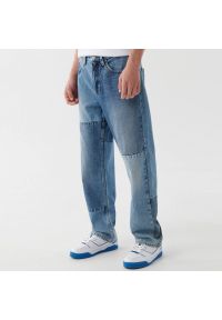 Cropp - Patchworkowe jeansy - Niebieski. Kolor: niebieski. Materiał: jeans