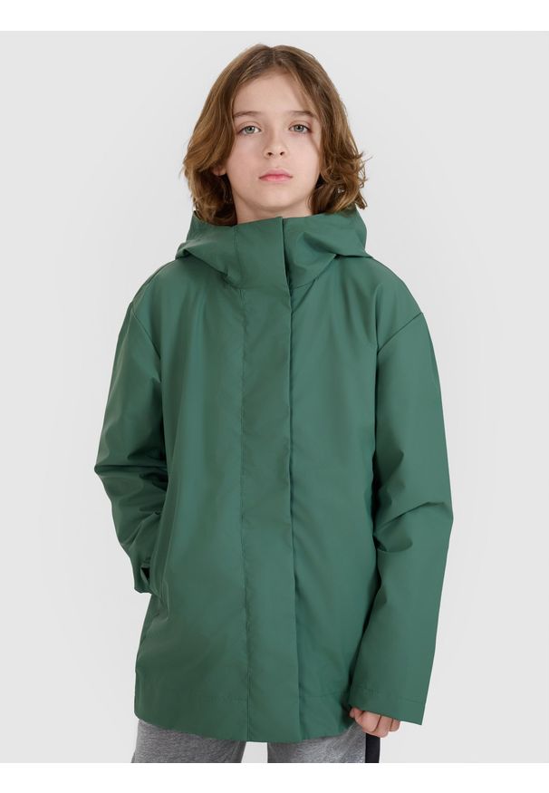 4f - 4F Kurtka przejściowa przeciwdeszczowa z gumową powłoką dziecięca - zielona 122 (6-7 lat). Okazja: na co dzień. Typ kołnierza: kaptur. Kolor: zielony. Materiał: guma. Wzór: gładki. Sezon: lato. Styl: sportowy, klasyczny, casual