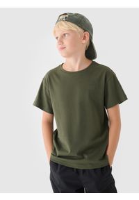 4f - T-shirt gładki chłopięcy - oliwkowy/khaki. Okazja: na co dzień. Kolor: wielokolorowy, brązowy, oliwkowy. Materiał: jersey, dzianina, bawełna. Długość rękawa: krótki rękaw. Długość: krótkie. Wzór: gładki. Styl: sportowy, casual, klasyczny