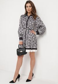 Born2be - Czarno-Biała Mini Koszulowa Sukienka o Rozkloszowanym Fasonie z Paskiem Amburia. Kolor: czarny. Materiał: materiał. Typ sukienki: koszulowe. Długość: mini #4
