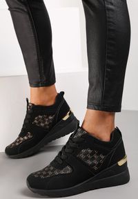 Born2be - Czarne Sneakersy Tyrysus. Okazja: na co dzień. Wysokość cholewki: przed kostkę. Kolor: czarny. Materiał: jeans, materiał. Szerokość cholewki: normalna. Obcas: na koturnie #4