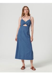 Sinsay - Sukienka midi na ramiączkach - niebieski. Kolor: niebieski. Materiał: skóra, materiał. Długość rękawa: na ramiączkach. Długość: midi #1
