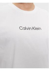 Calvin Klein T-Shirt Hero K10K111346 Biały Regular Fit. Kolor: biały. Materiał: bawełna