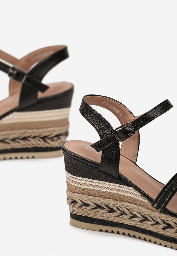 Renee - Czarne Sandały Boho na Plecionym Koturnie z Platformą Bovina. Kolor: czarny. Materiał: jeans. Wzór: aplikacja, ażurowy. Obcas: na koturnie. Styl: boho