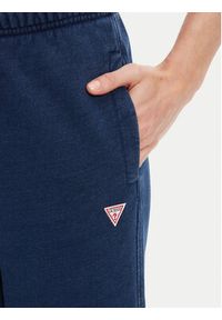 Guess Jeans Spodnie dresowe W5YB65 KCXQ1 Granatowy Regular Fit. Kolor: niebieski. Materiał: bawełna