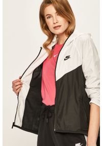 Nike Sportswear - Kurtka. Okazja: na co dzień. Kolor: biały. Materiał: tkanina. Styl: casual #2