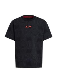Adidas - Koszulka adidas Star Wars Z.N.E.. Kolor: wielokolorowy, czarny, brązowy, szary, czerwony. Wzór: motyw z bajki