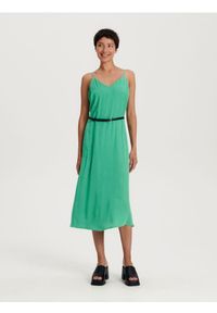 Reserved - Sukienka midi z paskiem - turkusowy. Kolor: turkusowy. Materiał: tkanina, wiskoza. Długość: midi #1