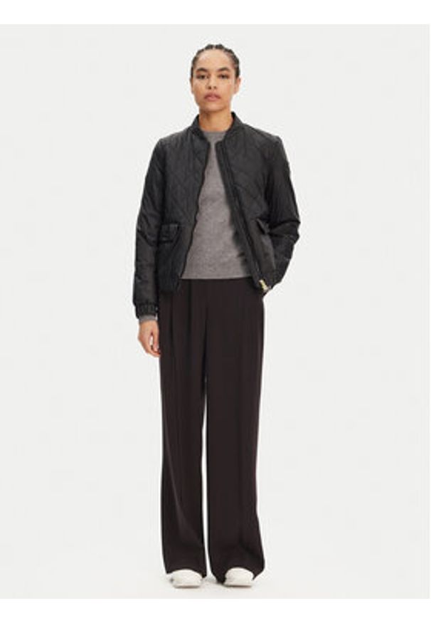 Geox Kurtka bomber Amabel W5520F T3132 F9000 Czarny Regular Fit. Kolor: czarny. Materiał: syntetyk