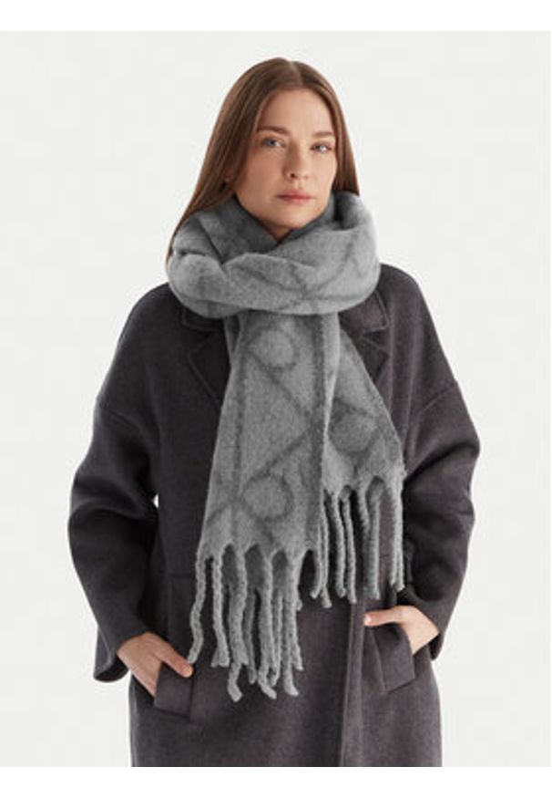 Calvin Klein Szalik Emblem Aop Brushed LV04D8072G Szary. Kolor: szary. Materiał: poliamid, nylon