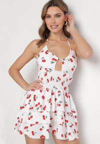 Born2be - Biała Rozkloszowana Sukienka w Wisienki z Falbankami i Dekoltem Halter Lanideia. Okazja: na co dzień, na imprezę, na spacer. Typ kołnierza: dekolt halter, kołnierz z falbankami. Kolor: biały. Sezon: lato. Typ sukienki: rozkloszowane. Styl: elegancki, casual #4