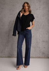 Renee - Czarny Wiskozowy T-shirt z Dekoltem V Eupharis. Okazja: na co dzień. Typ kołnierza: dekolt w kształcie V. Kolor: czarny. Materiał: wiskoza. Styl: casual, elegancki #3