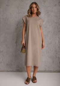Renee - Ciemnobeżowa Sukienka T-shirtowa z Krótkimi Szerokimi Rękawami Arisea. Okazja: na spotkanie biznesowe. Kolor: beżowy. Długość rękawa: krótki rękaw. Sezon: wiosna, lato. Typ sukienki: proste. Styl: elegancki, biznesowy #8