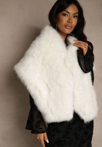 Renee - Białe Futerkowe Ponczo Szal Typu Etola Aezney. Okazja: na imprezę. Kolor: biały. Materiał: satyna. Styl: elegancki, wizytowy #1