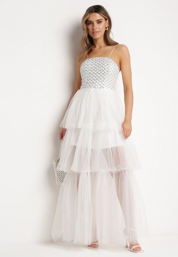 Born2be - Biała Sukienka Maxi z Tiulowymi Falbanami i Ozdobnymi Cekinami Joliette. Kolor: biały. Materiał: tiul. Długość rękawa: na ramiączkach. Wzór: aplikacja. Długość: maxi