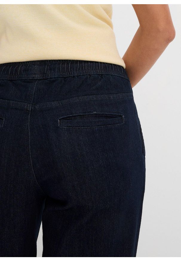 bonprix - Dżinsy ze stretchem wide leg, mid waist. Kolor: niebieski