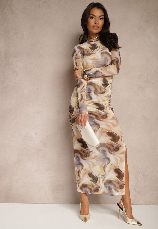 Renee - Beżowa Siateczkowa Sukienka Bodycon z Połyskującym Wzorem Tie-Dye Niniriela. Kolor: beżowy. Długość rękawa: długi rękaw. Typ sukienki: bodycon. Styl: klasyczny