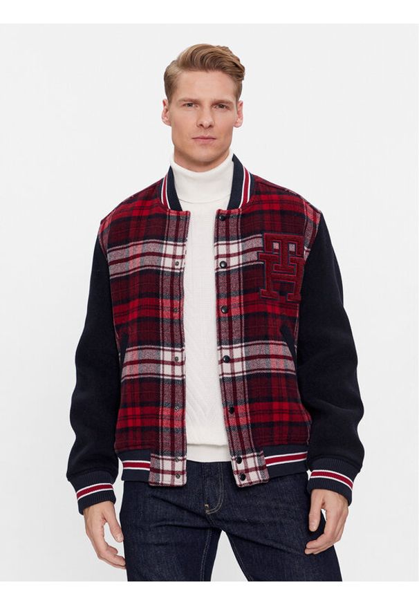 TOMMY HILFIGER - Tommy Hilfiger Kurtka bomber Varsity MW0MW34023 Czerwony Regular Fit. Kolor: czerwony. Materiał: wełna