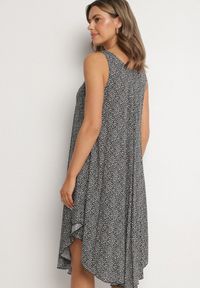 Born2be - Czarna Rozkloszowana Sukienka z Bawełny w Abstrakcyjny Wzór Ronive. Okazja: na co dzień. Kolor: czarny. Materiał: bawełna. Typ sukienki: rozkloszowane. Styl: casual, elegancki #2