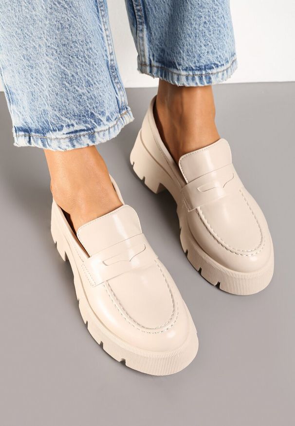 Born2be - Beżowe Mokasyny na Grubej Podeszwie ze Żłobieniami Resizora. Kolor: beżowy. Materiał: jeans. Styl: klasyczny, elegancki